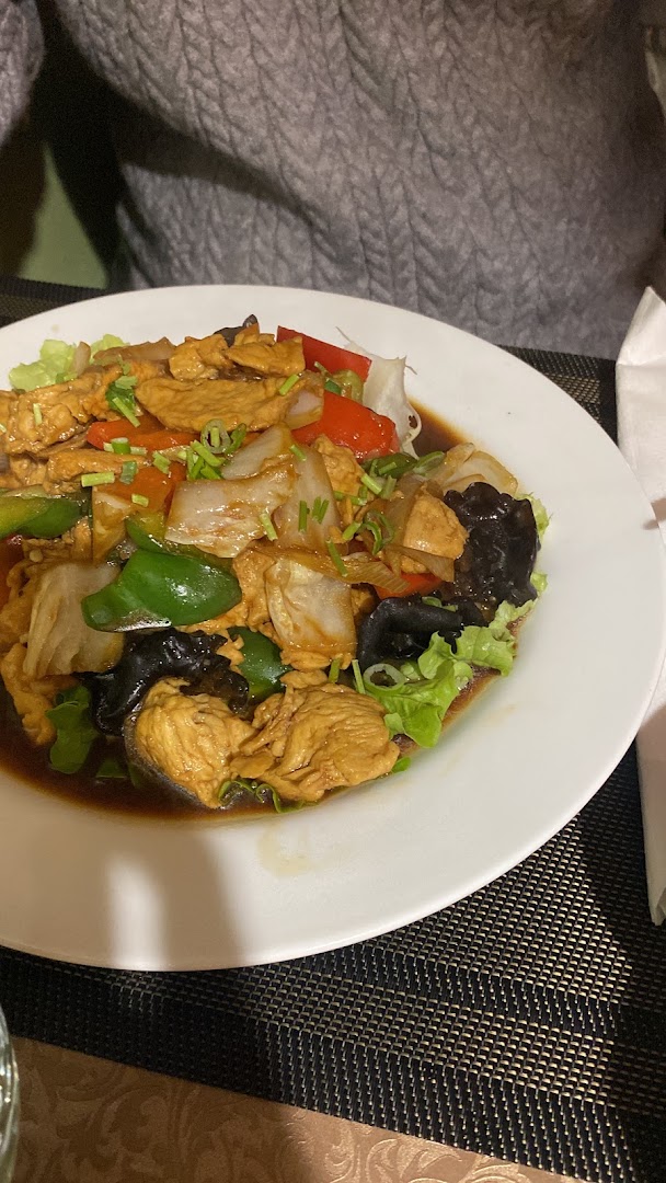 Du poulet sauté avec des légumes